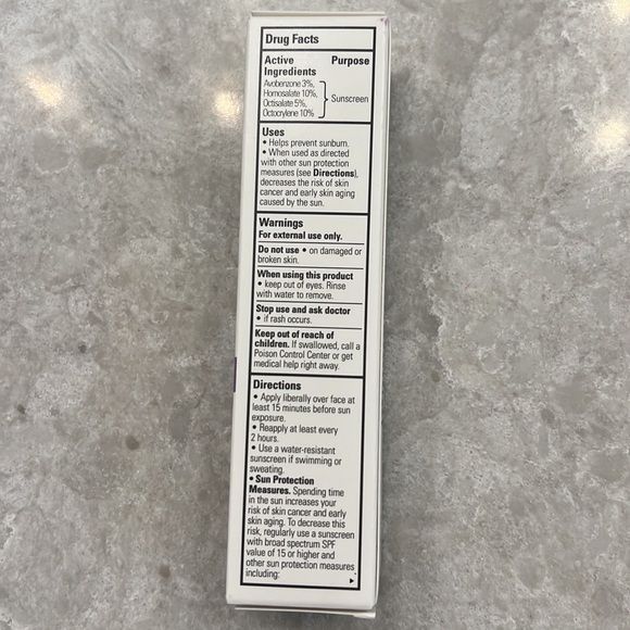 Rodan and Fields Unblemish invisible matte defense SPF 30 - Picture 3 of 4